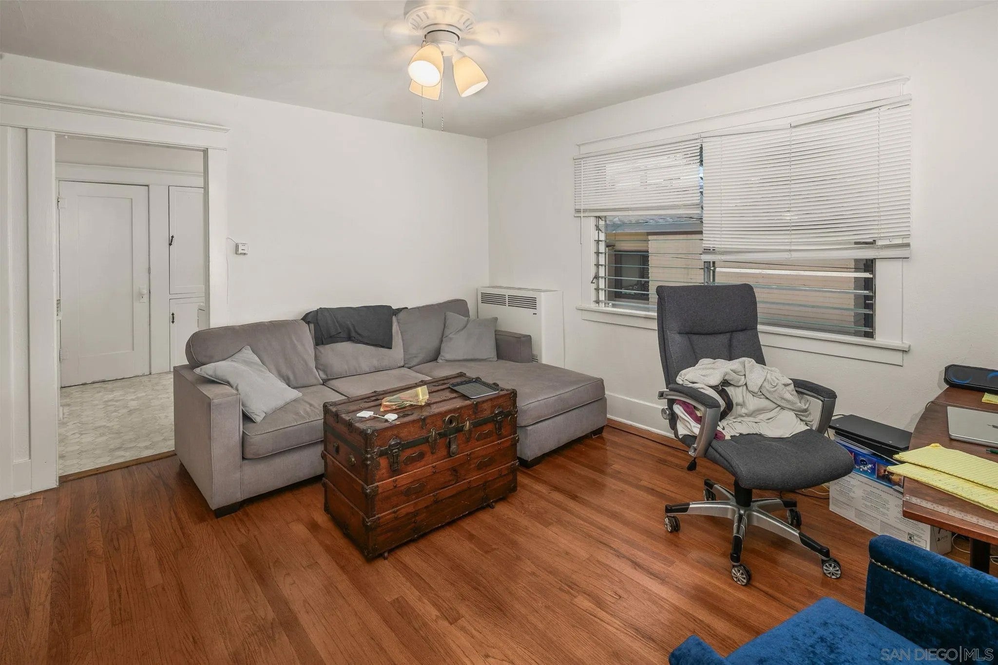 3937-3943 CENTRE