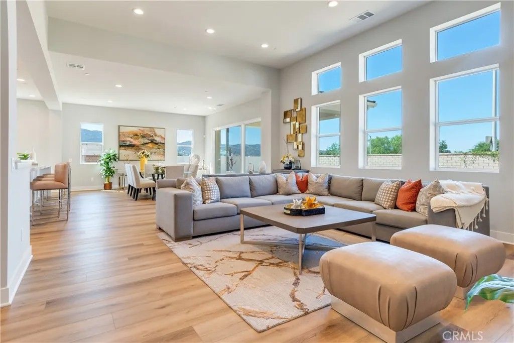 Photo of 6533 Canyon Oaks Drive, Simi Valley, CA 93063 (MLS # SR26061433)