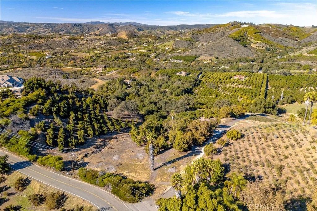 Photo of 13 Via Vaquero, Temecula, CA 92590 (MLS # SW25278071)