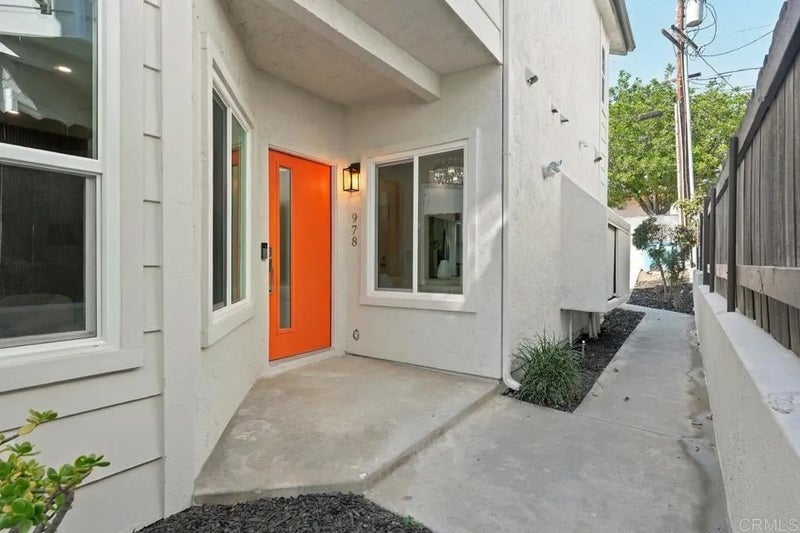 978 Sapphire Street