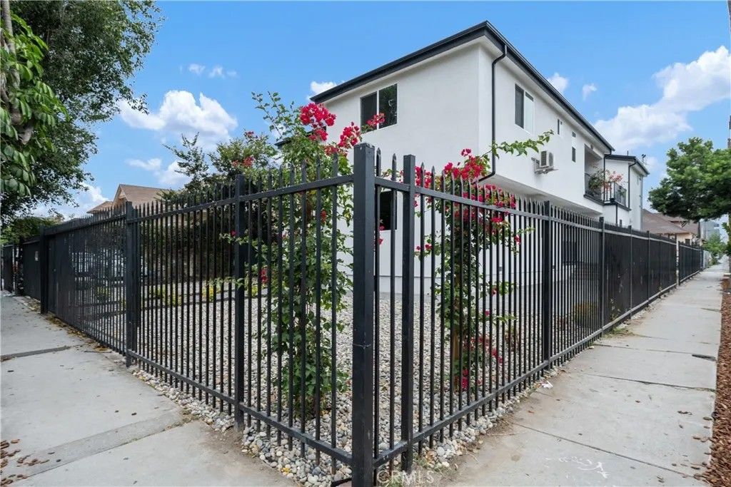 Photo of 759 E 25th St, Los Angeles, CA 90011 (MLS # SR26066845)