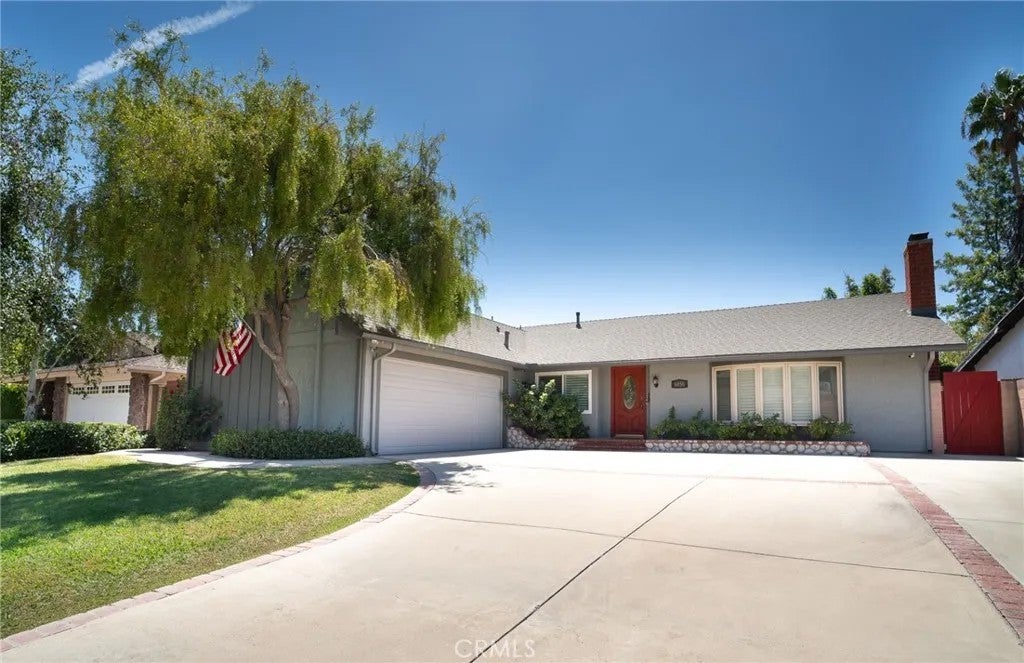 Photo of 6050 E Malton Avenue, Simi Valley, CA 93063 (MLS # SR26182241)