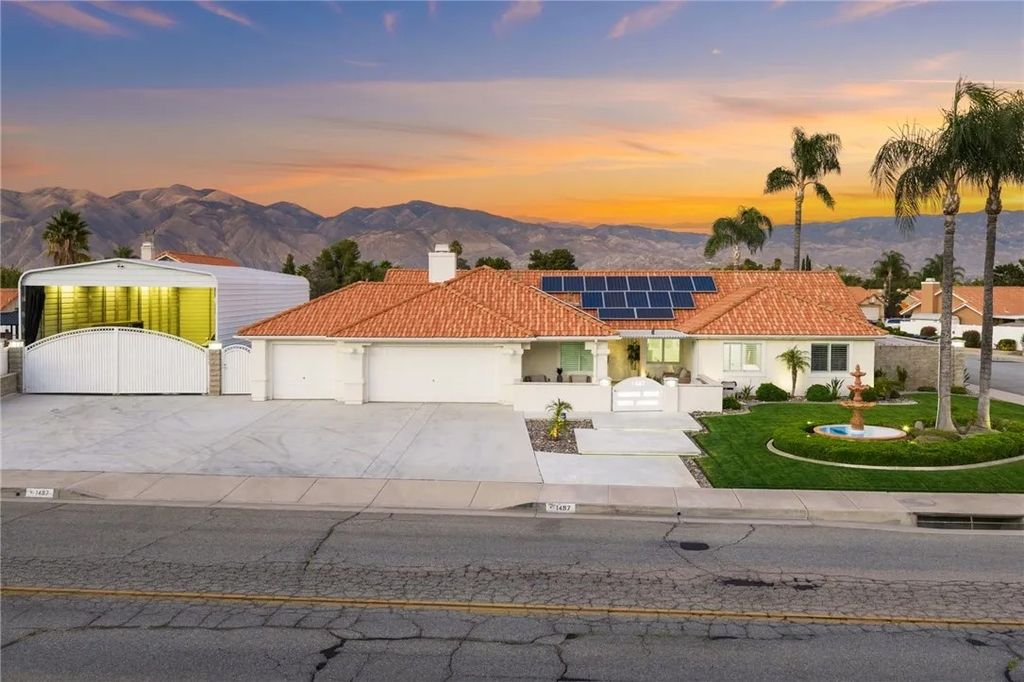 Photo of 1497 Park Ave, San Jacinto, CA 92583 (MLS # SW25257213)