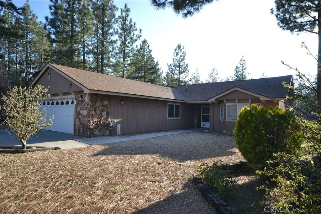 Photo of 889 Mcalister Road, Big Bear, CA 92314 (MLS # OC26029343)
