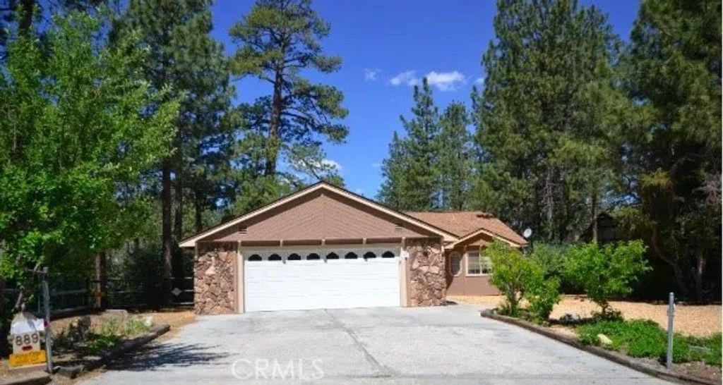 Photo of 889 Mcalister Road, Big Bear, CA 92314 (MLS # OC26029343)
