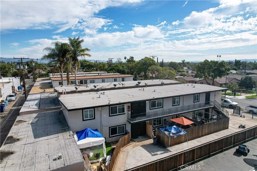 Photo of 1917 W Myrtle St, Santa Ana, CA 92703 (MLS # OC26031669)