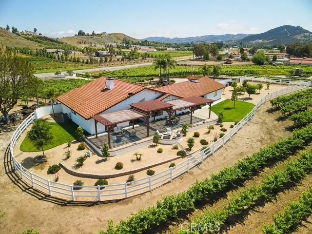 38155 Avenida La Cresta