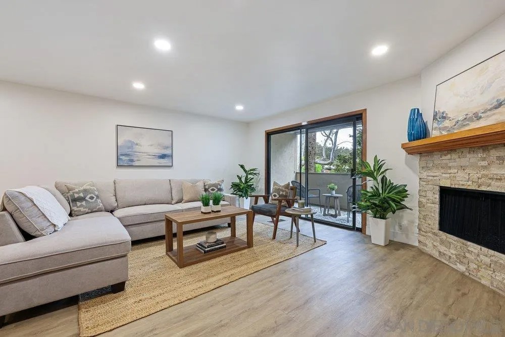 8860 Villa La Jolla Drive 217