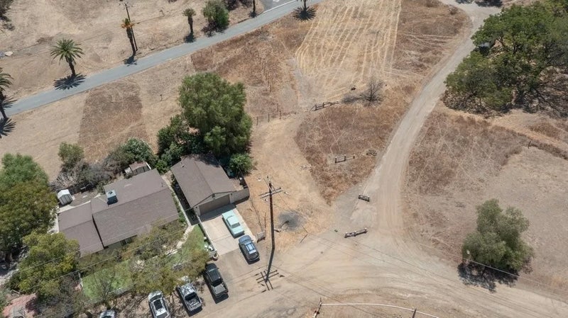 1 Mountain View Way