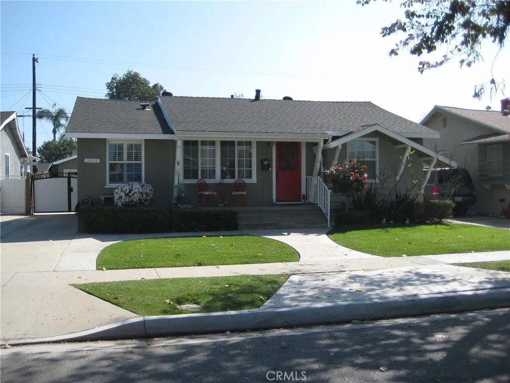 Photo of 11408 214th St, Lakewood, CA 90715 (MLS # RS26065897)