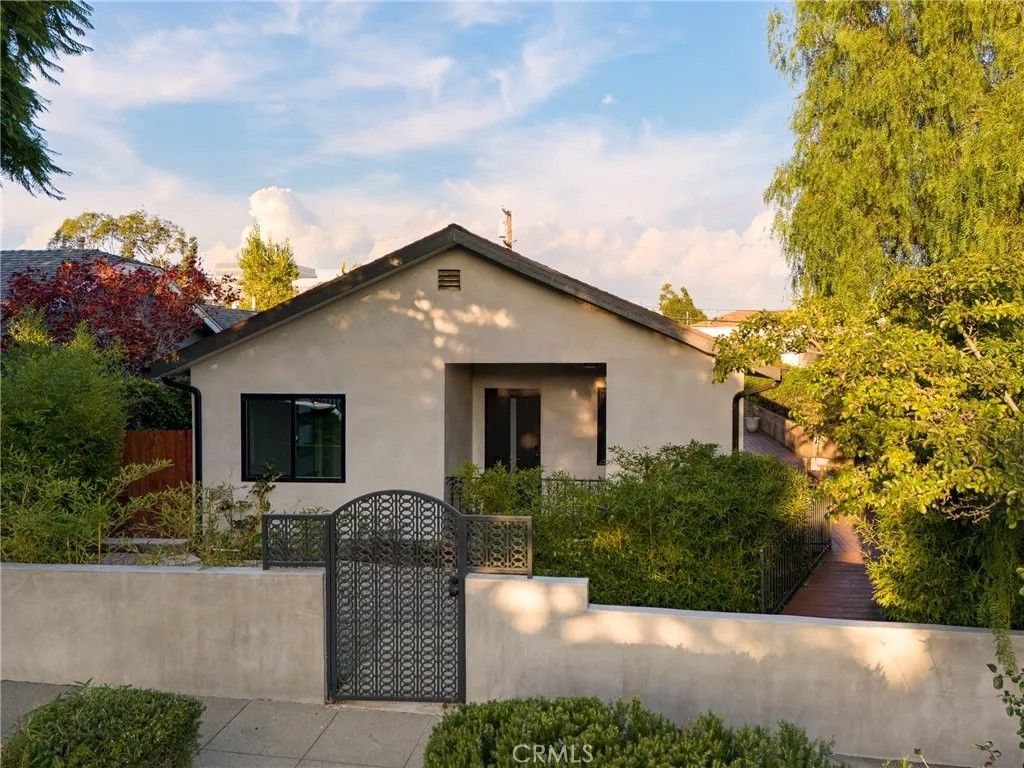 Photo of 1247 25th Street, Santa Monica, CA 90404 (MLS # SB25265887)