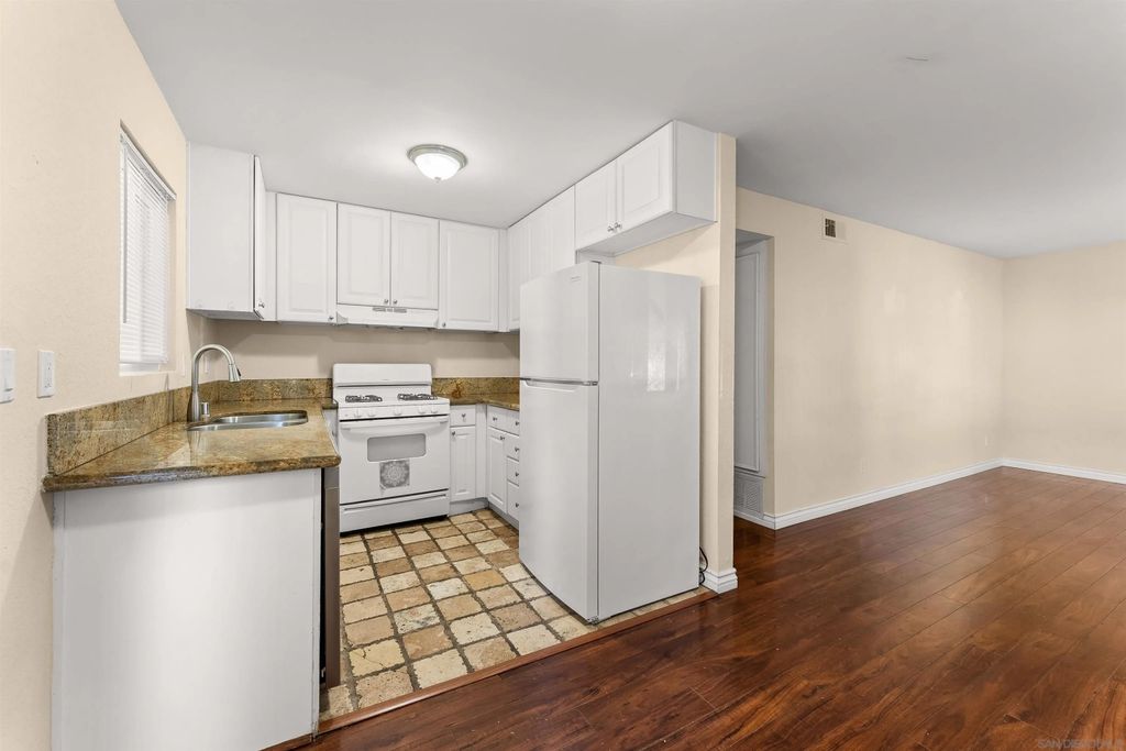 Photo of 502 Calle Montecito #19, Oceanside, CA 92057 (MLS # 250043741)