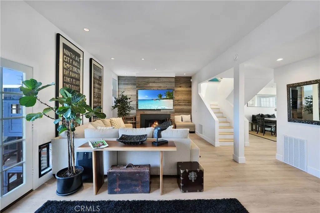 811 W 15th 2B