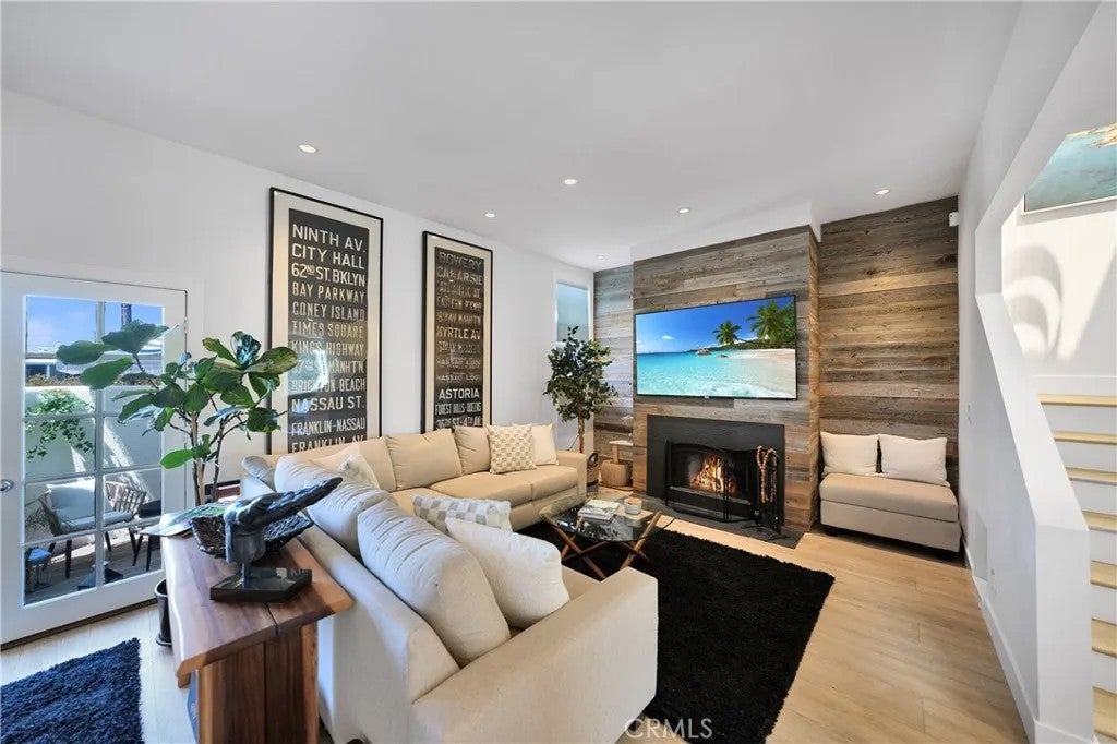 811 W 15th 2B