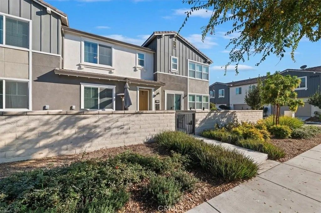 Photo of 3562 E Moonlight Street, Ontario, CA 91761 (MLS # IG25276478)