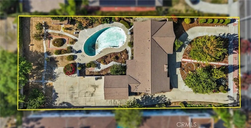 1121 Highland Oaks Drive