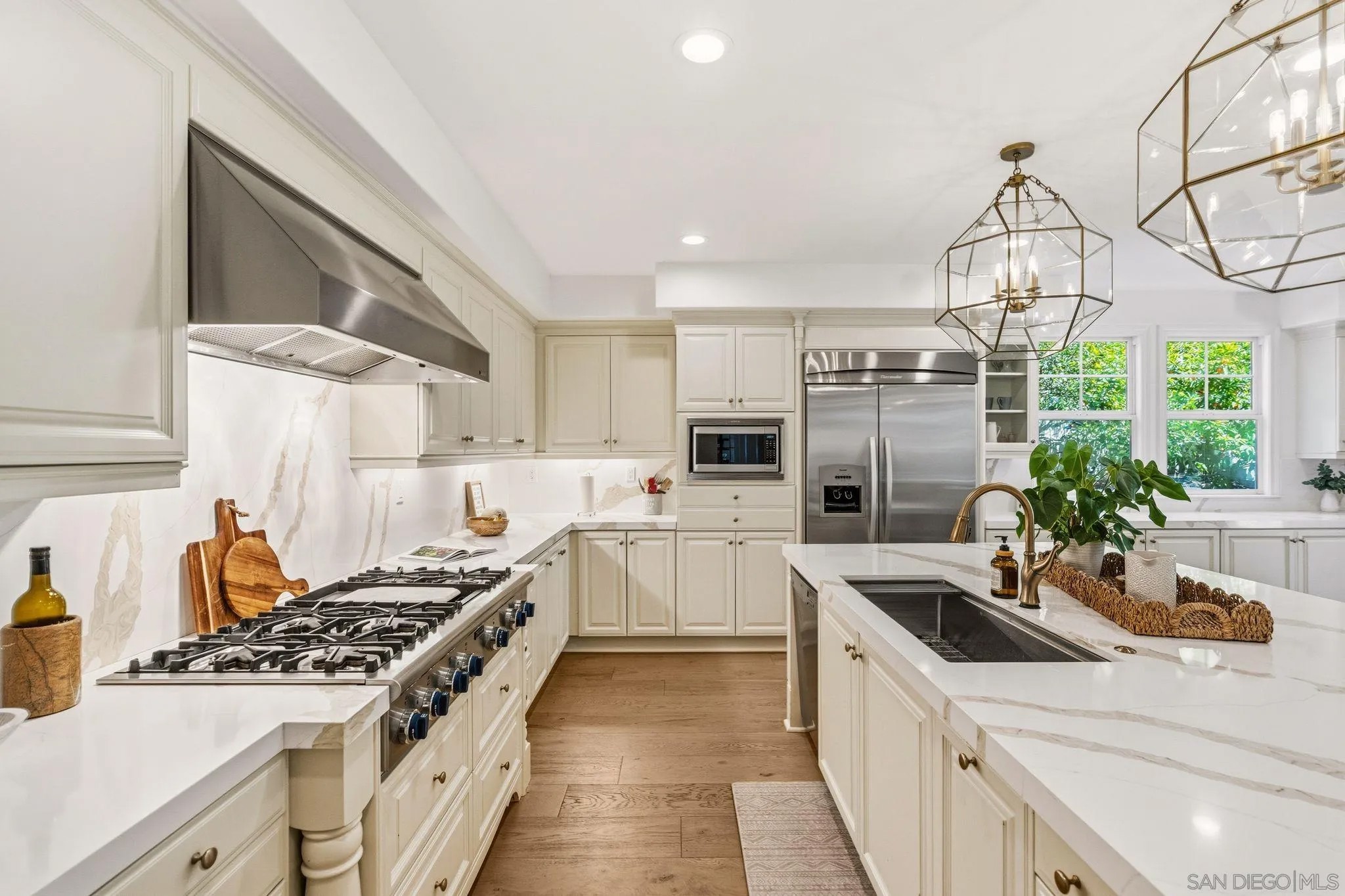 3228 Sitio Montecillo