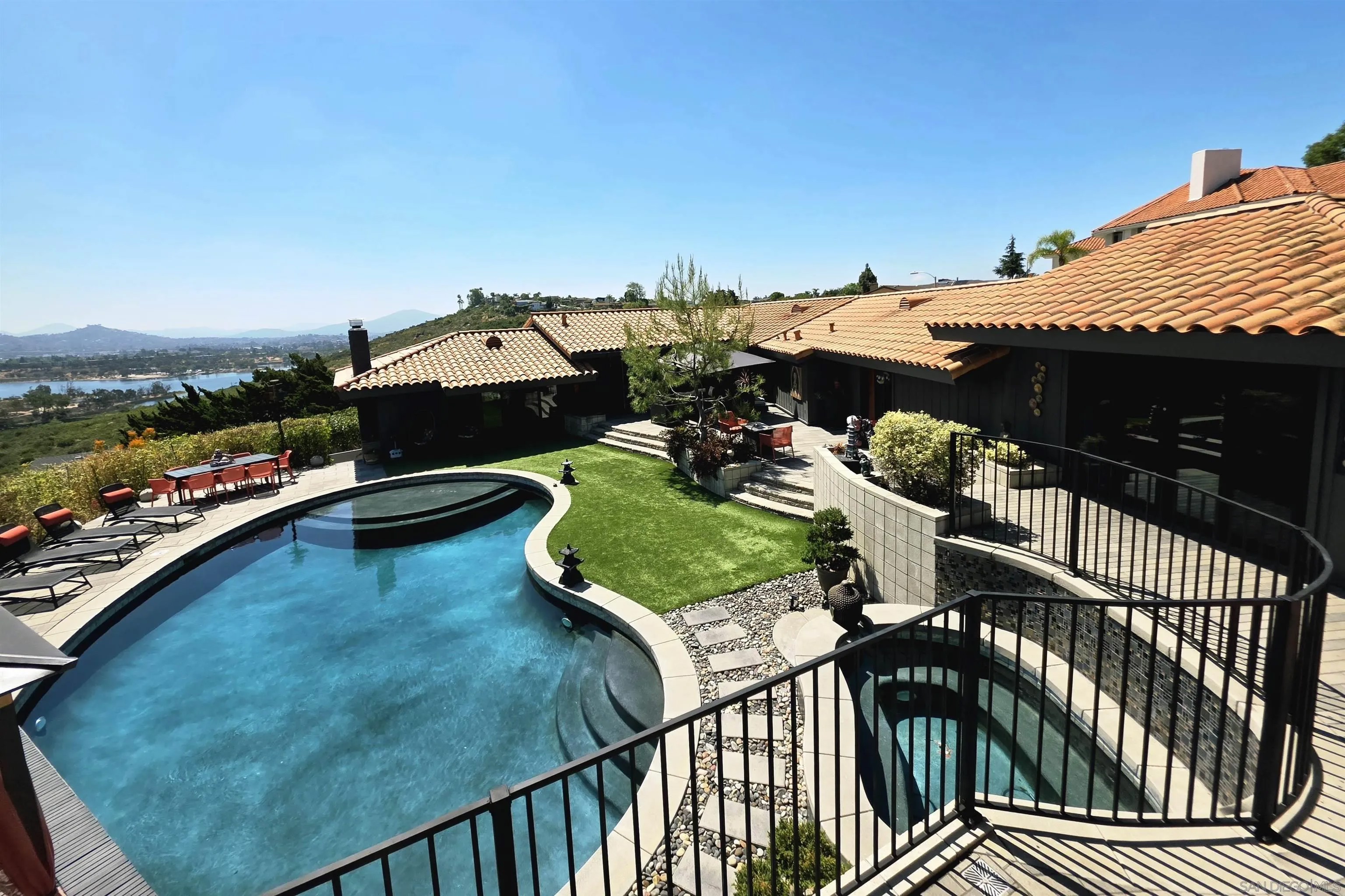 6315 Ridge Manor