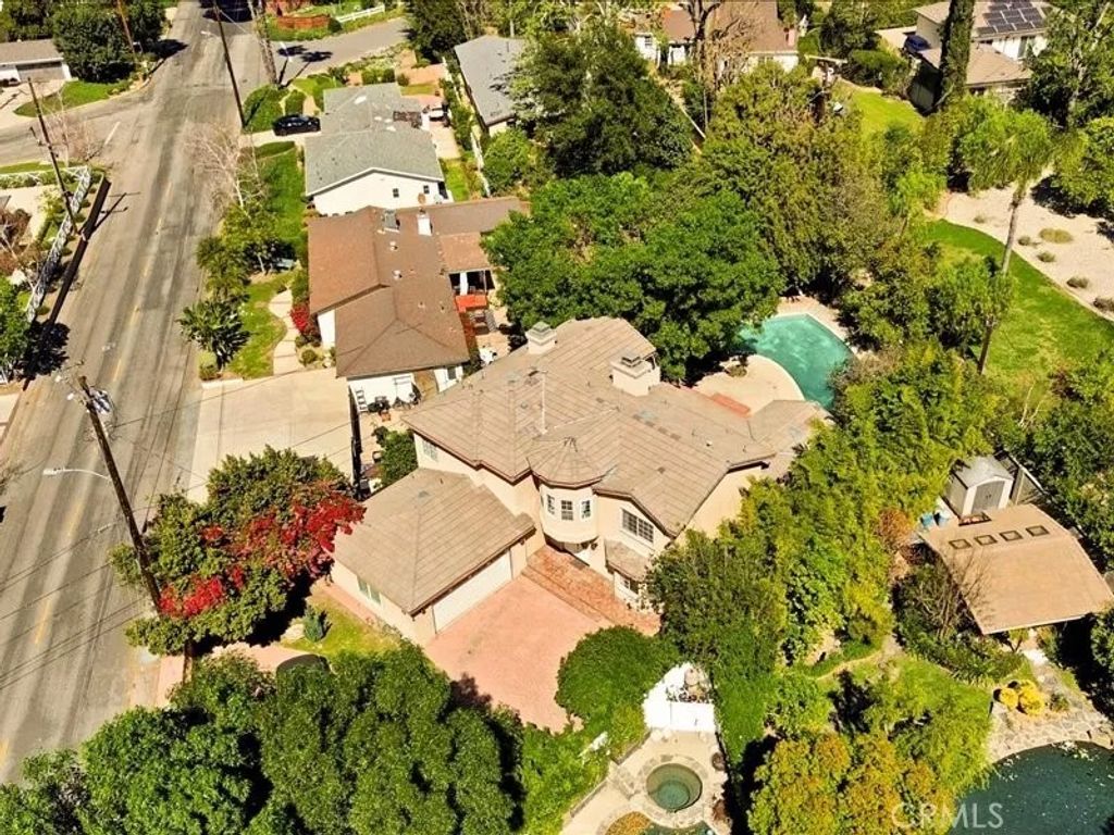 Photo of 5224 Woodlake, Woodland Hills, CA 91367 (MLS # SR26067352)