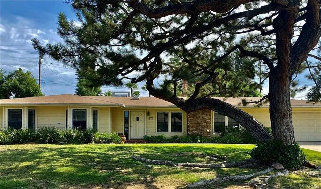 Photo of 400 Eucalyptus Drive, Redlands, CA 92373 (MLS # IG26080497)