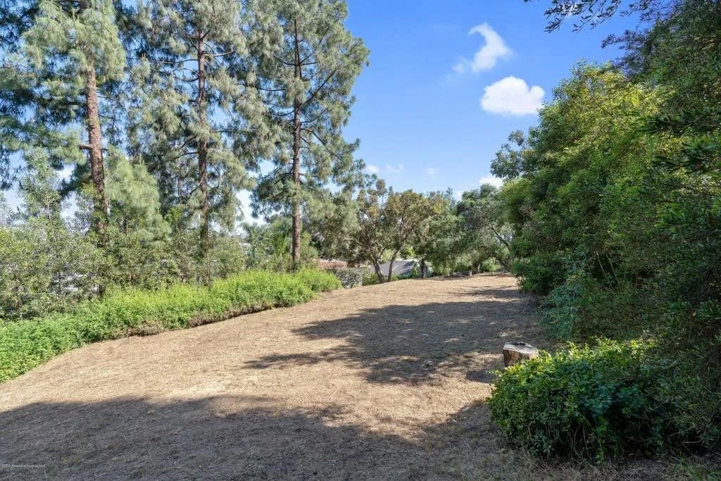 Photo of 3320 Landa ST, Los Angeles, CA 90039 (MLS # P1-28119)