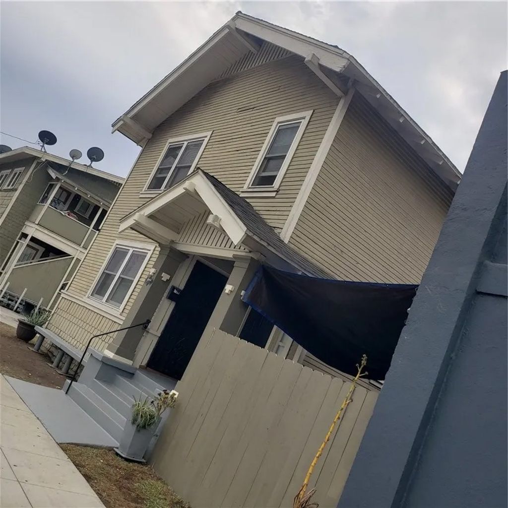 Photo of 811 Lime Avenue, Long Beach, CA 90813 (MLS # SB26011577)