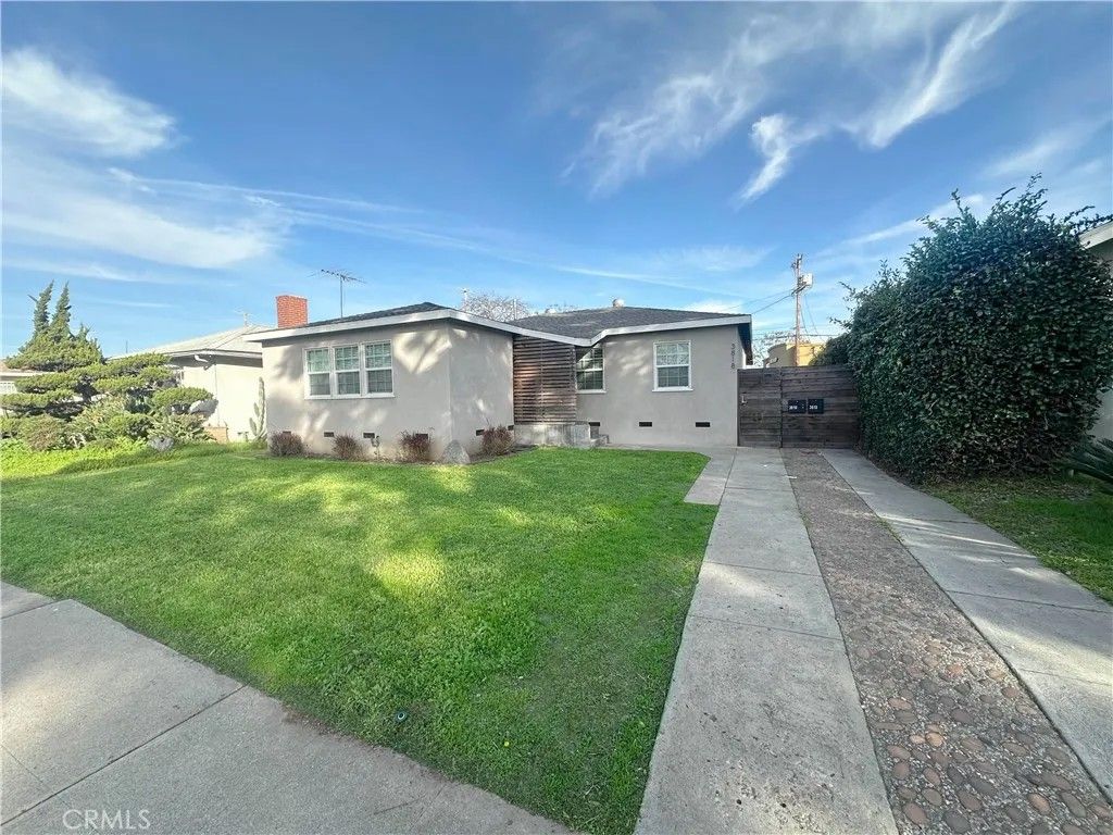 Photo of 3816 S Victoria Ave, Los Angeles, CA 90008 (MLS # DW26005481)