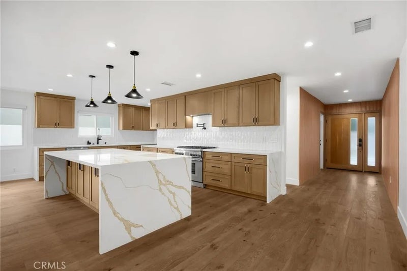 4656 Greenbush