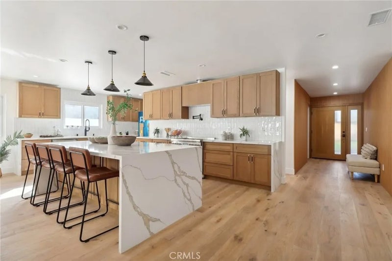 4656 Greenbush
