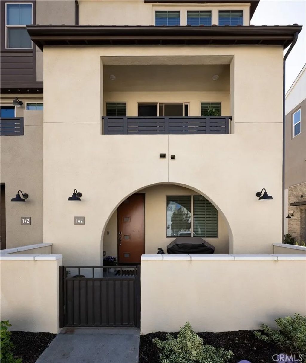 Photo of 162 Juniper Dr, Rancho Mission Viejo, CA 92694 (MLS # OC26035584)