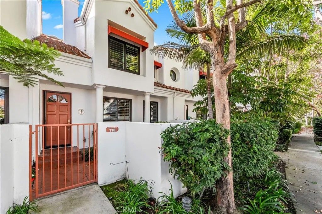 Photo of 19481 Pompano Ln #110, Huntington Beach, CA 92648 (MLS # OC25270158)