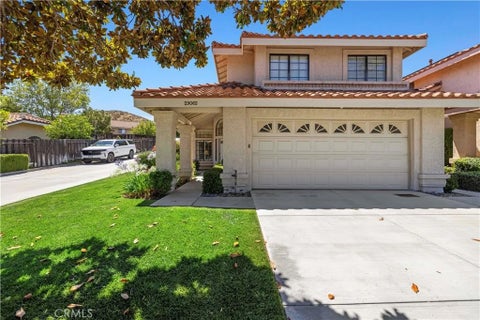 Photo of 29065 Marilyn Dr, Canyon Country, CA 91387 (MLS # SR26125056)