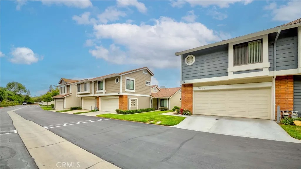 2201 Dublin Lane 3