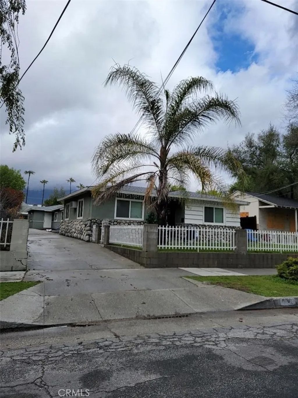 Photo of 343 W Howard Street, Pasadena, CA 91103 (MLS # GD25274730)