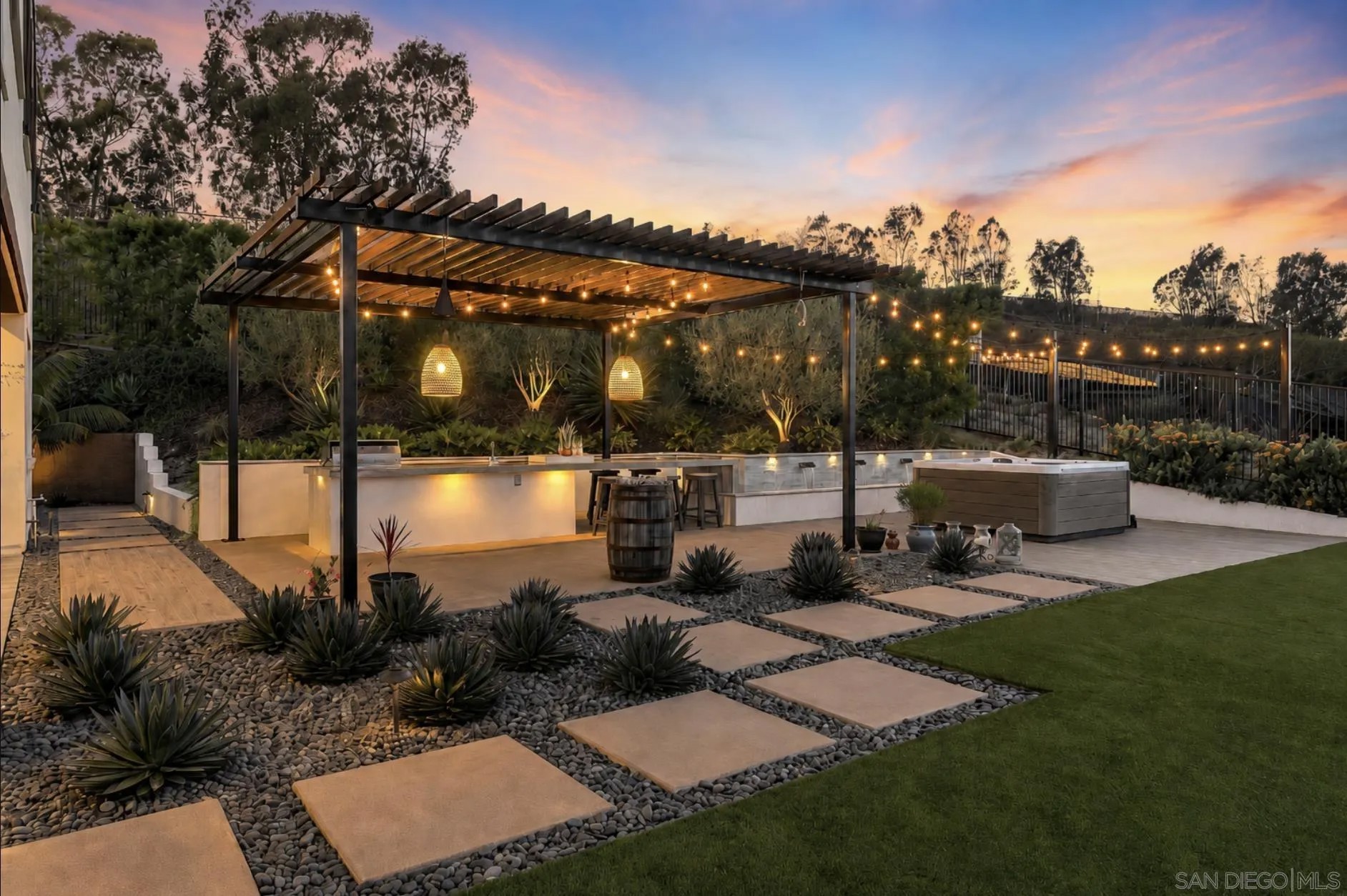 3947 Rancho Summit
