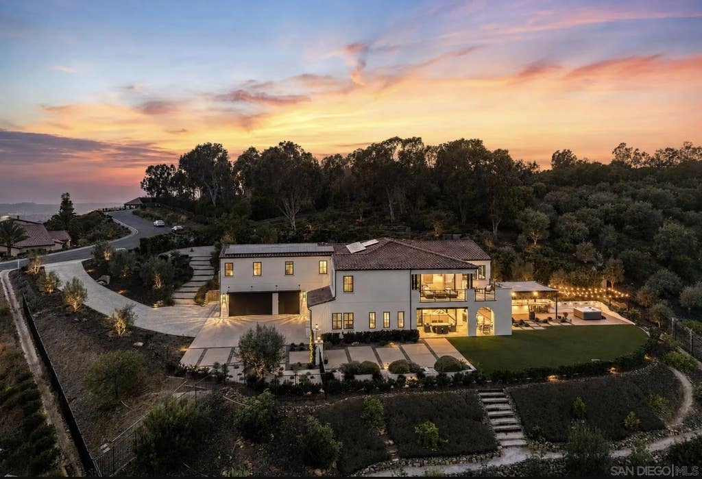 Photo of 3947 Rancho Summit, Encinitas, CA 92024 (MLS # 260016444)