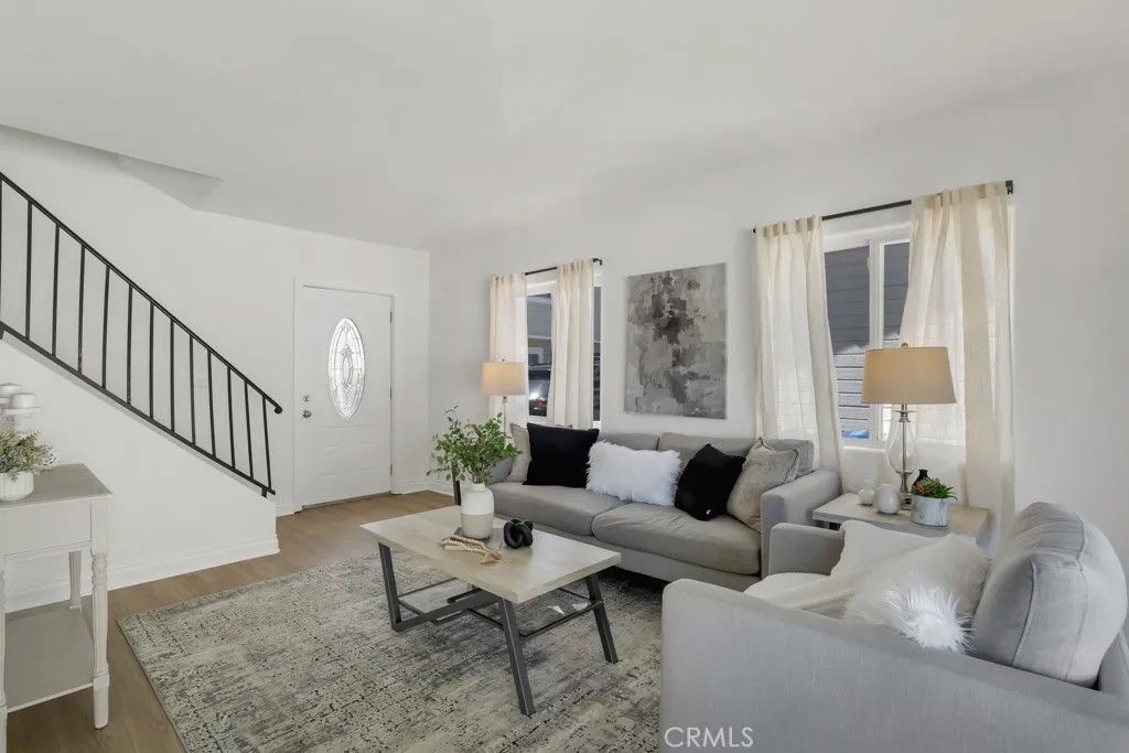 Photo of 101 Sunset Dr, Thousand Oaks, CA 91362 (MLS # SR26087101)