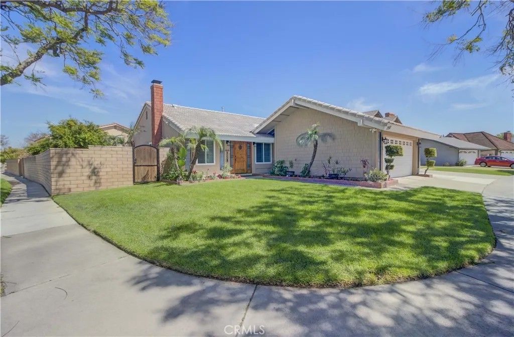 Photo of 292 N Camino Arroyo, Anaheim Hills, CA 92807 (MLS # OC26073680)