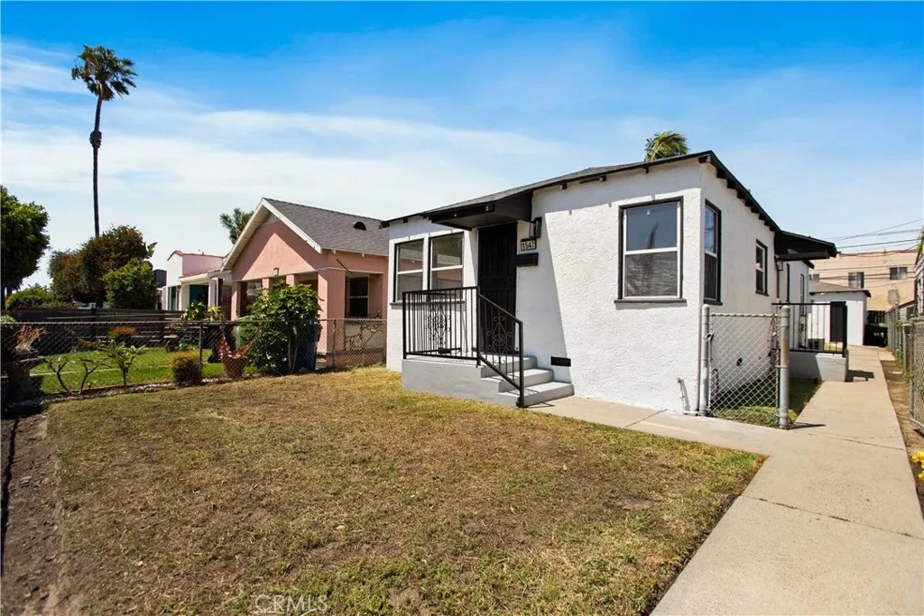 1547 W 60th Place