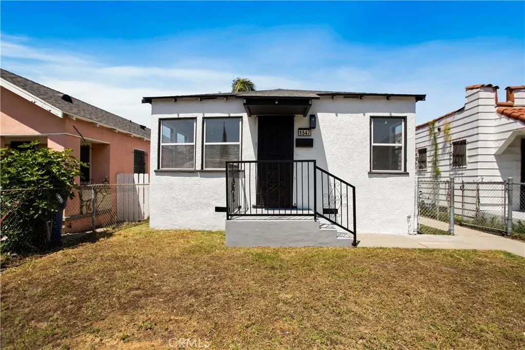 1547 W 60th Place