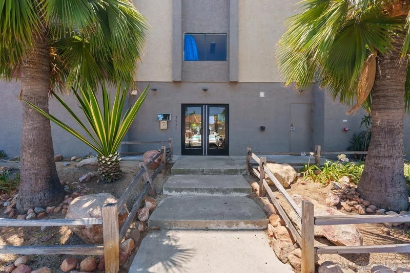 3535 Monroe Ave 46