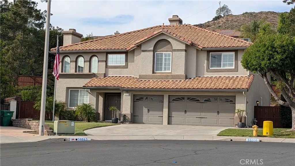 Photo of 36013 Corte Pavia, Murrieta, CA 92562 (MLS # SW26064770)