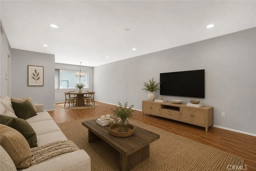 12801 Moorpark Street 303