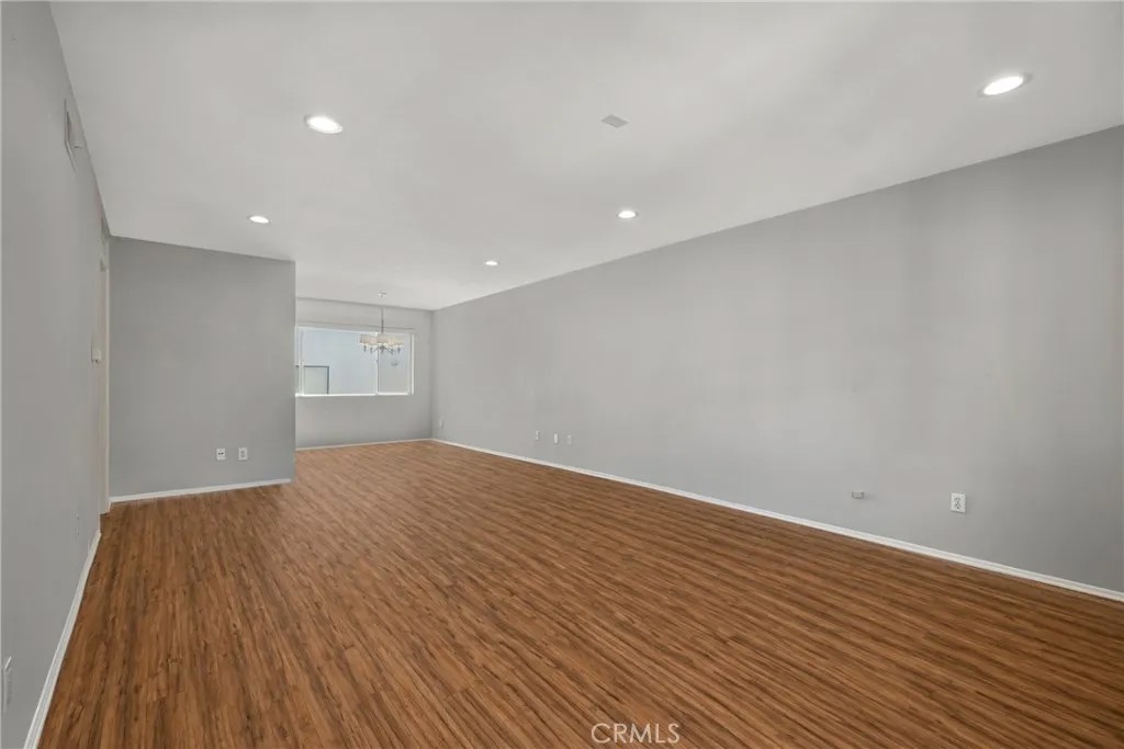 12801 Moorpark Street 303