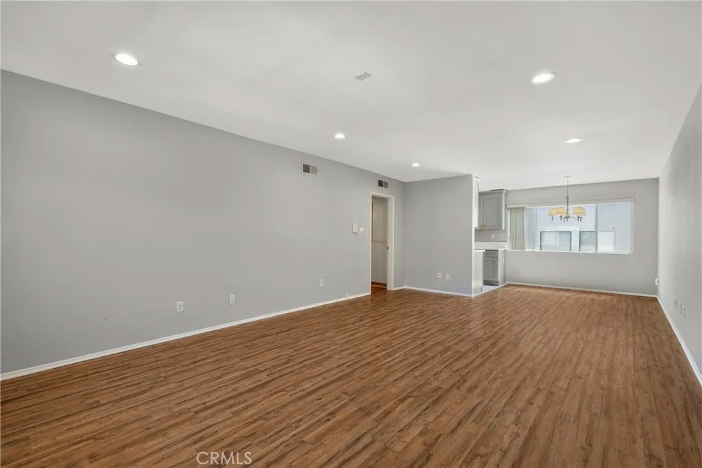 12801 Moorpark Street 303