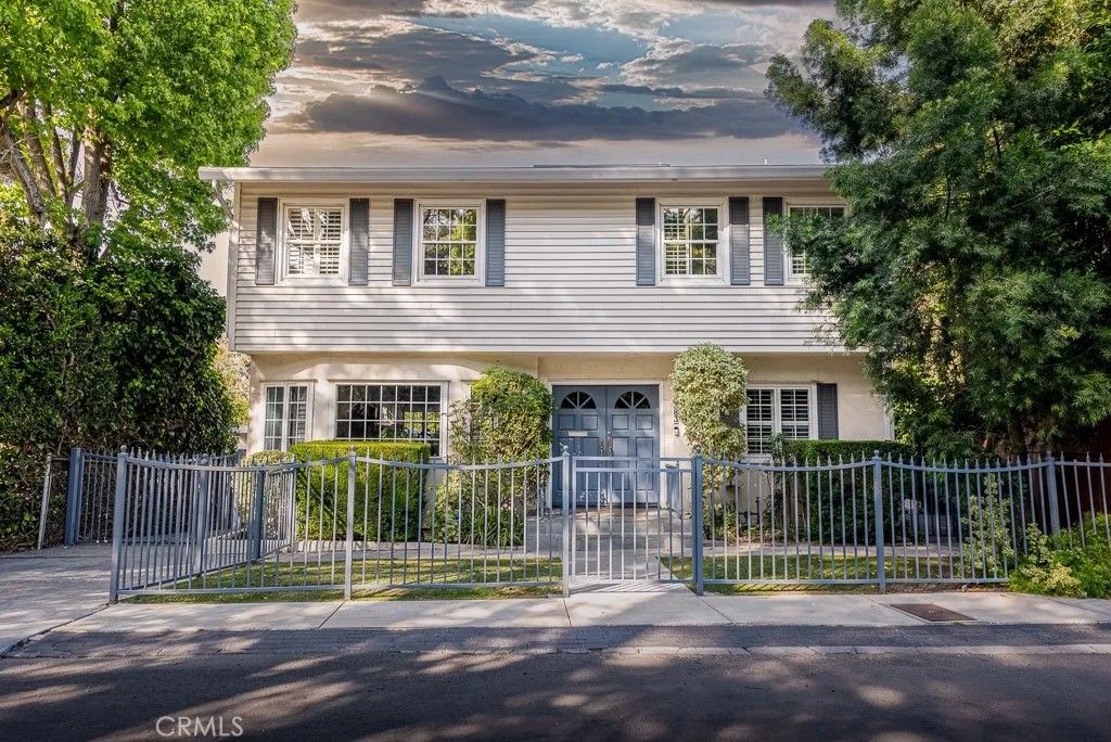 Photo of 13383 Contour Drive, Sherman Oaks, CA 91423 (MLS # SR26094434)