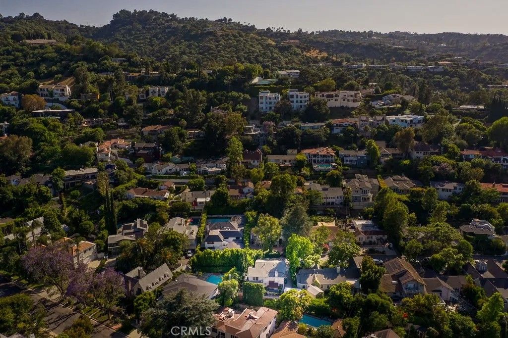 Photo of 13383 Contour Drive, Sherman Oaks, CA 91423 (MLS # SR26094434)