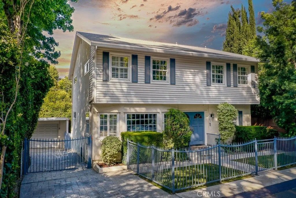 Photo of 13383 Contour Drive, Sherman Oaks, CA 91423 (MLS # SR26094434)