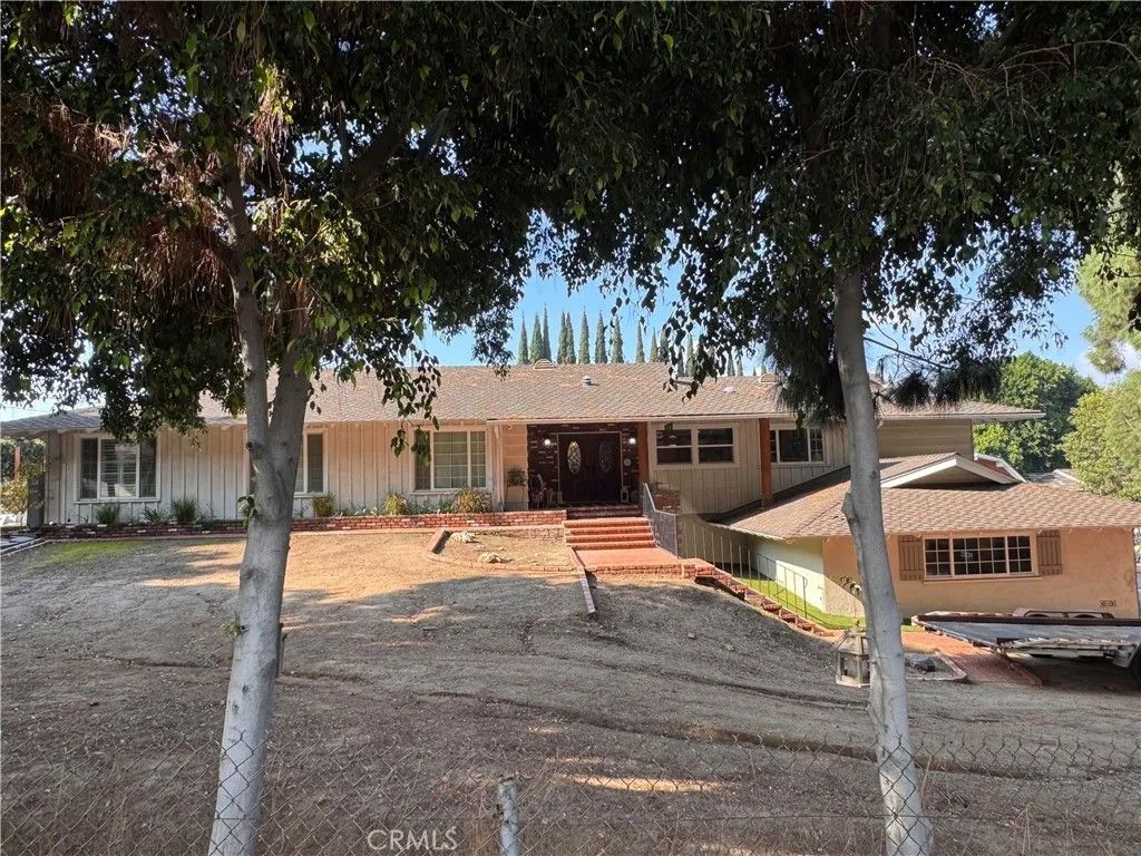 Photo of 5981 Lakeview Avenue, Yorba Linda, CA 92886 (MLS # IG26017247)