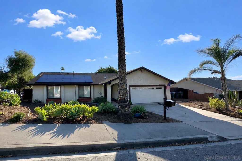 Photo of 1011 Chestnut Dr, Escondido, CA 92025 (MLS # 260006762)